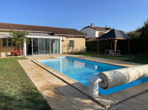 Maison de plein pieds avec jardin et piscine , location à la semaine